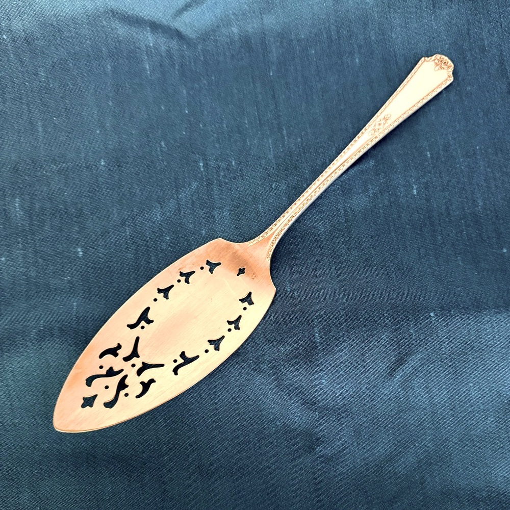 Large Pastry Cake Pie Server-Simon George H. Rogers Silverplate Berkeley design